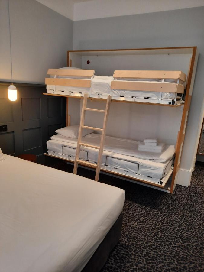 Family Room with One Queen Bed and One Bunk Bed - Non-Smoking,1292949592:JPEG